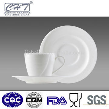 Tazas de café y platillos antiguos de porcelana china de hueso